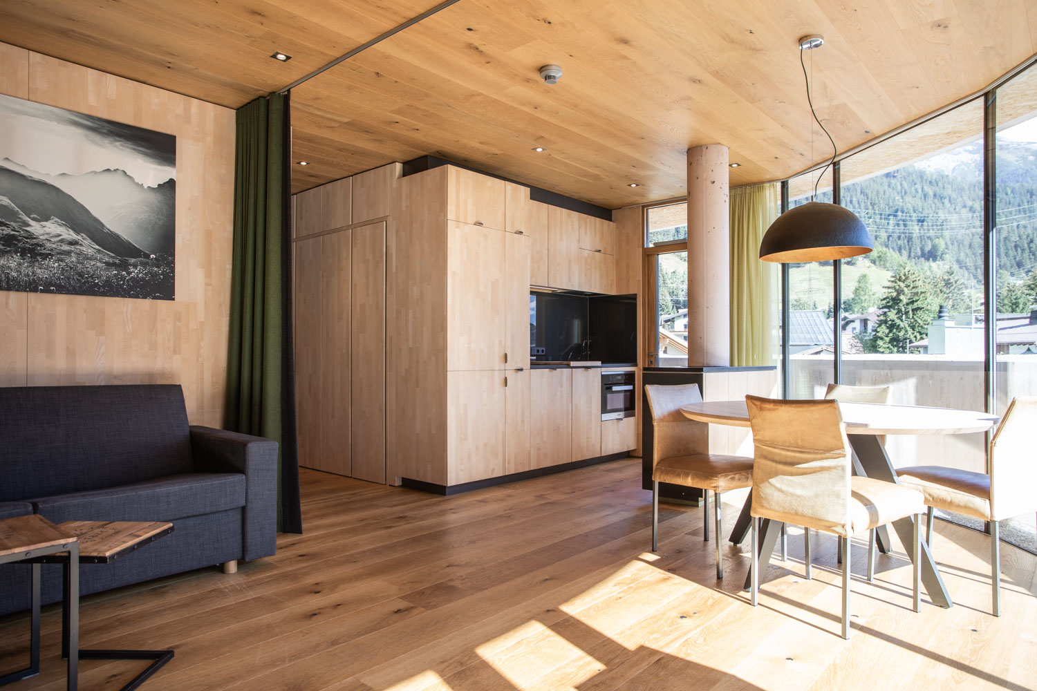 Hotel Arlmont Zimmerkategorien Loft mit Bergblick und Balkon
