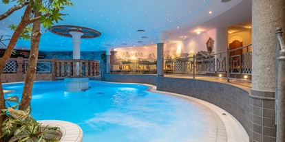 Luxusurlaub - Bar: Poolbar - Wellnessresort Seiwald