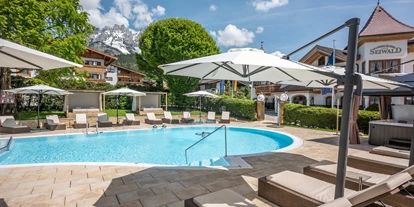 Luxusurlaub - Bar: Poolbar - Wellnessresort Seiwald
