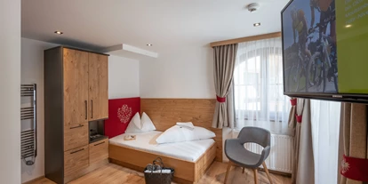 Luxusurlaub - Bar: Poolbar - Wellnessresort Seiwald