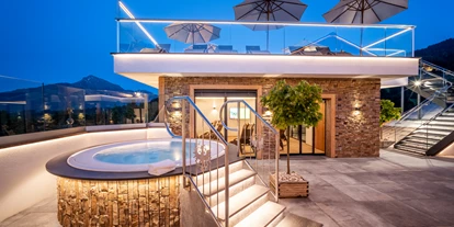 Luxusurlaub - Bar: Poolbar - Wellnessresort Seiwald