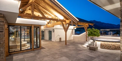 Luxusurlaub - Bar: Poolbar - Wellnessresort Seiwald