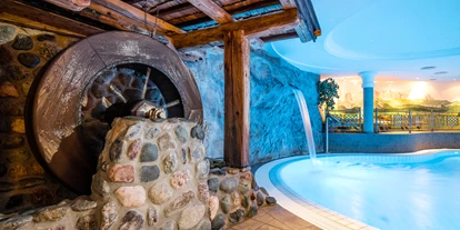 Luxusurlaub - Bar: Poolbar - Wellnessresort Seiwald