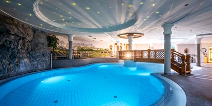 Luxusurlaub - Bar: Poolbar - Wellnessresort Seiwald