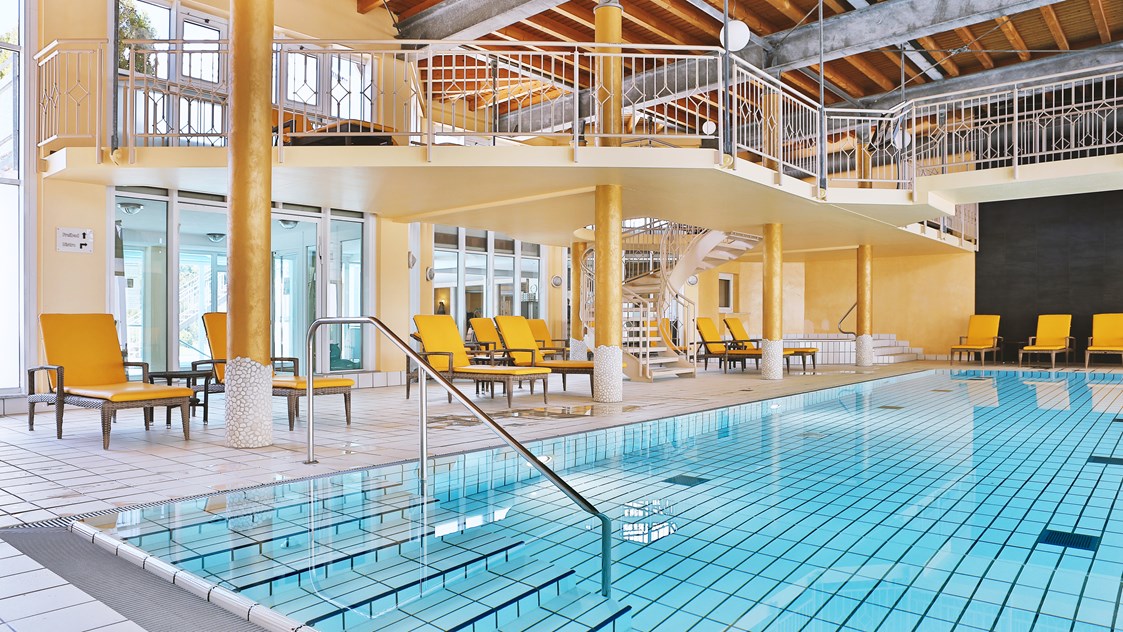 Luxushotel: Schwimmbad innen - Wellness- & Nationalpark Hotel Schliffkopf