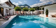 Luxusurlaub - Hotel-Schwerpunkt: Luxus & Natur - Ganzjährig beheiztes Freibad - Alm- & Wellnesshotel Alpenhof****s
