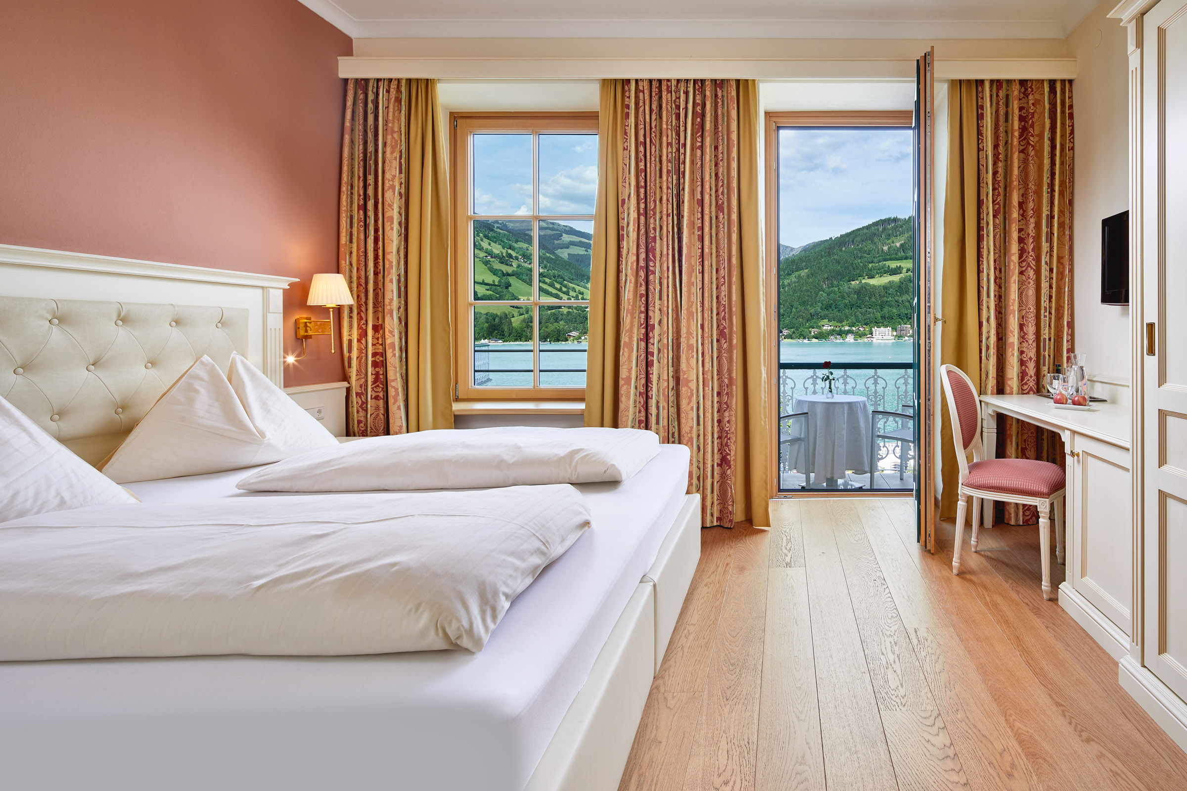 Grand Hotel Zell am See Zimmerkategorien Komfort Doppelzimmer mit Seeblick und Balkon 
