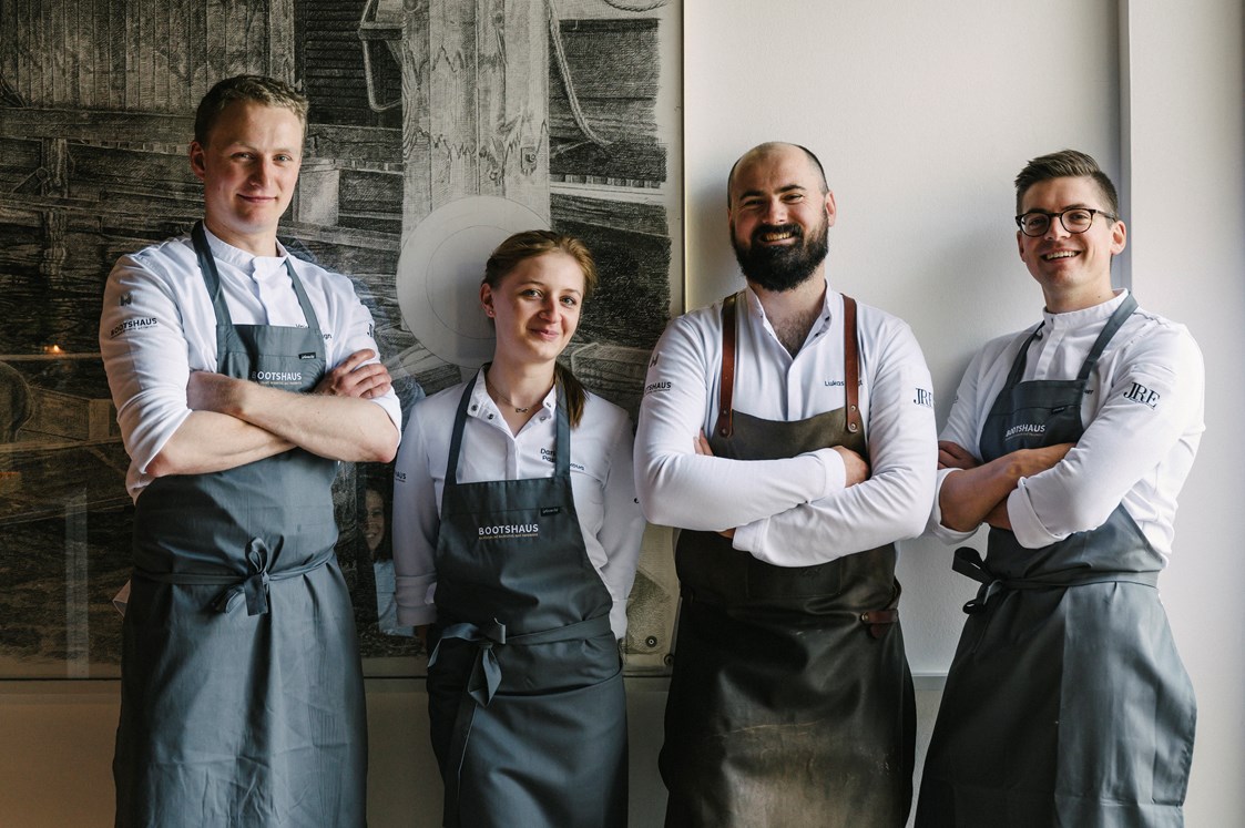 Luxushotel: Küchenchef Lukas Nagl mit seinem Team - Seehotel Das Traunsee****s