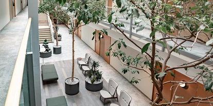 Luxusurlaub - Bar: Poolbar - Innenansicht des 4*S Hotels des Spa Resort Geinberg. - 4*S Hotel Spa Resort Geinberg