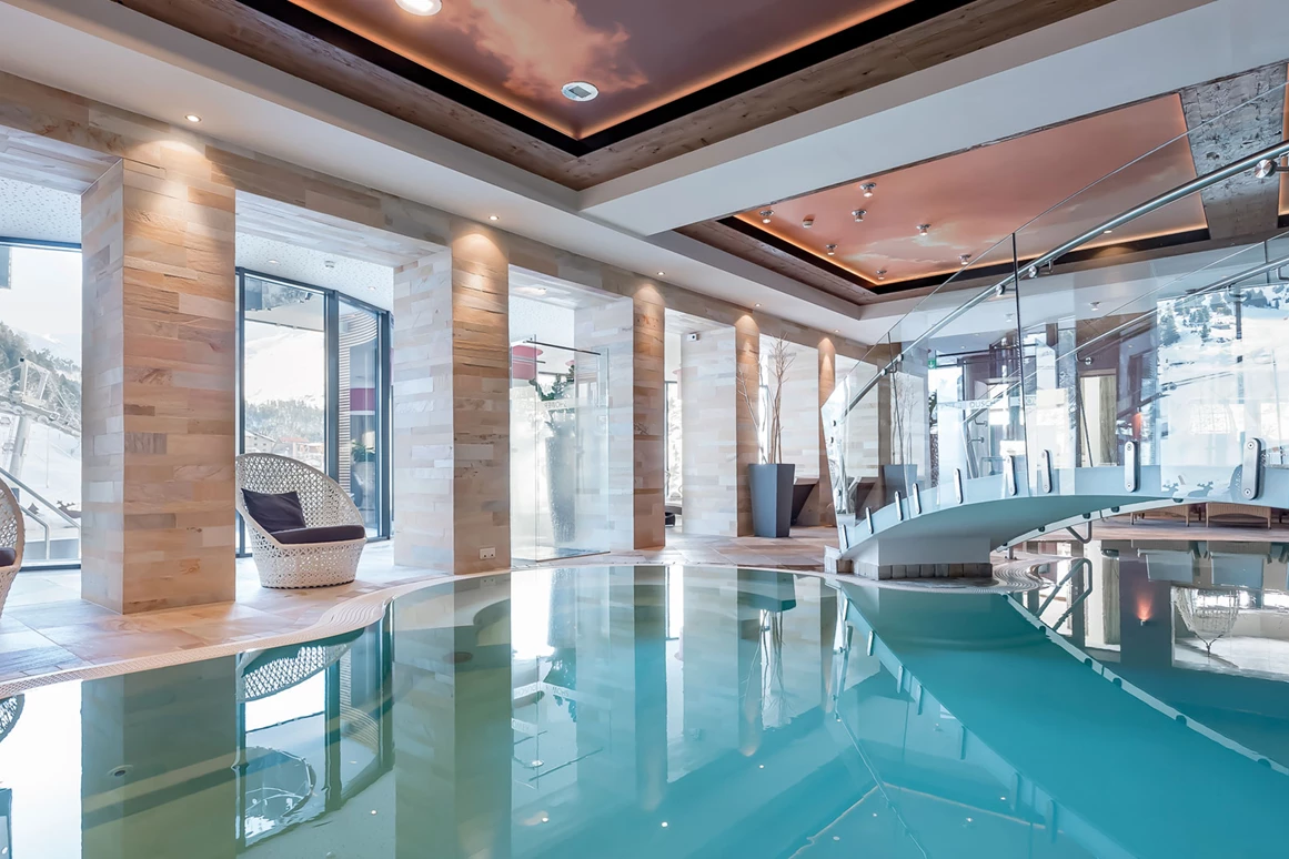 Luxushotel: Hallenbad - Hotel Gotthard-Zeit****s