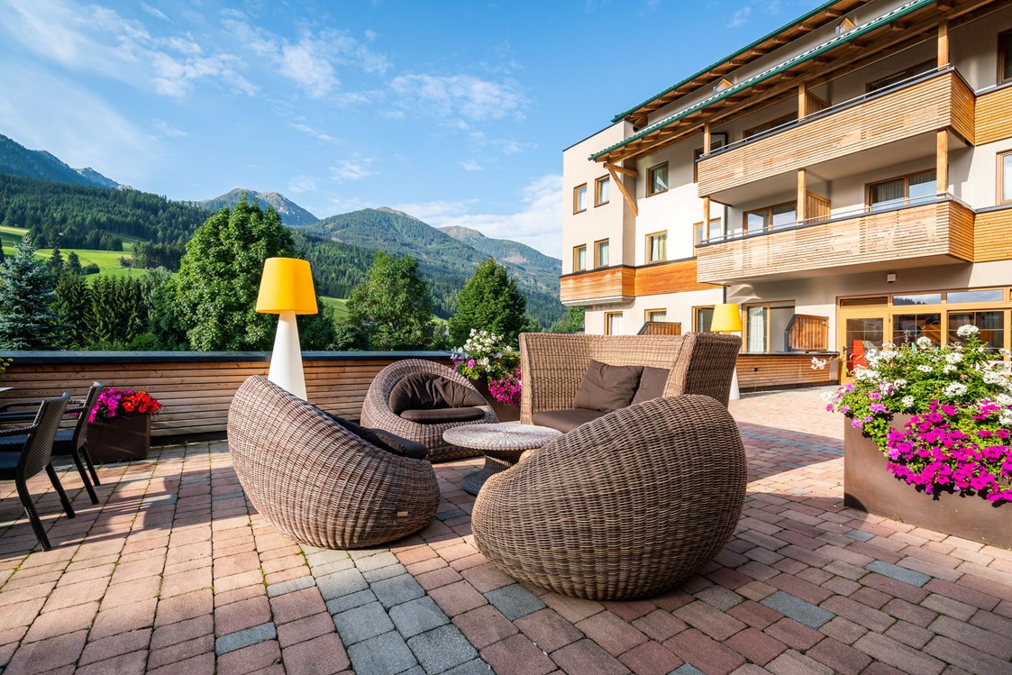 Luxushotel: unsere süd - terrasse mit blick in die dolomiten  - Dolomiten Residenz****s Sporthotel Sillian