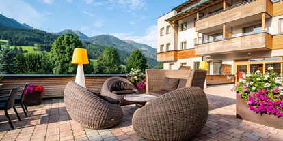 Luxusurlaub - Hotel-Schwerpunkt: Luxus & Familie - unsere süd - terrasse mit blick in die dolomiten  - Dolomiten Residenz****s Sporthotel Sillian
