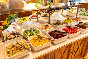 Luxushotel: ein kurzer blick auf das salatbuffet  - Dolomiten Residenz****s Sporthotel Sillian