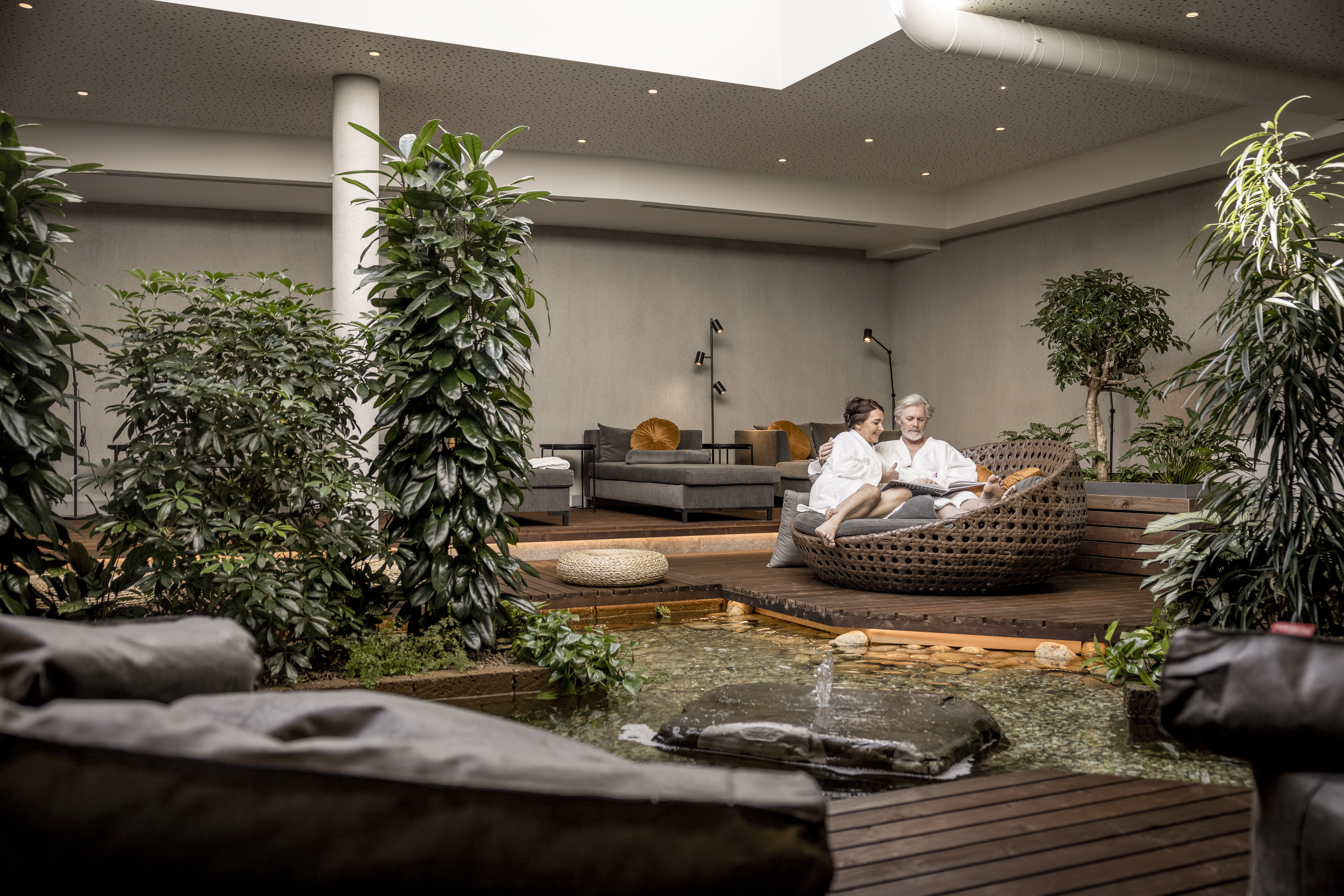 Luxusurlaub - Kastelbell-Tschars - AlpinSPA - 1800m2 
45 m2 Wellnessfläche pro Zimmer! - Alpin ART & SPA Hotel Naudererhof