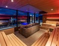 Luxushotel: Panorama-Event-Sauna mit einem herrlichen Blick auf Lamer Winkel - Hotel Sonnenhof im bayerischen Wald