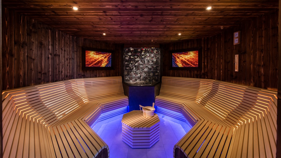 Luxushotel: Feuer-Sauna im neuen 5 Elemente ASIA SPA - Hotel Sonnenhof im bayerischen Wald