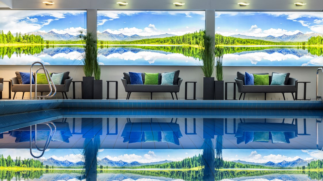 Luxushotel: Innen-Sport-Pool (14 x 8m) - Hotel Sonnenhof im bayerischen Wald