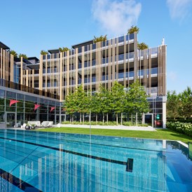 Luxushotel: 25 m langer Sportpool mit PowerSwim - 5-Sterne Wellness- & Sporthotel Jagdhof