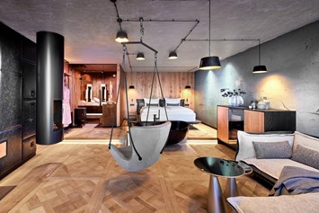 Luxushotel: Design-Suite mit eigener 3in1-Kombisauna, Whirlpool und Weinklimaschrank - 5-Sterne Wellness- & Sporthotel Jagdhof