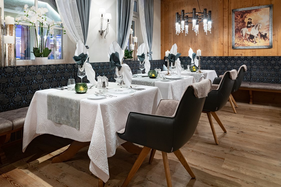 Luxushotel: Stilvoll eingerichtete Restaurant-Stuben - 5-Sterne Wellness- & Sporthotel Jagdhof