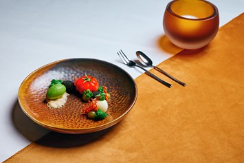 Luxushotel: Dessert: Tomate Mozzarella Süß - 5-Sterne Wellness- & Sporthotel Jagdhof