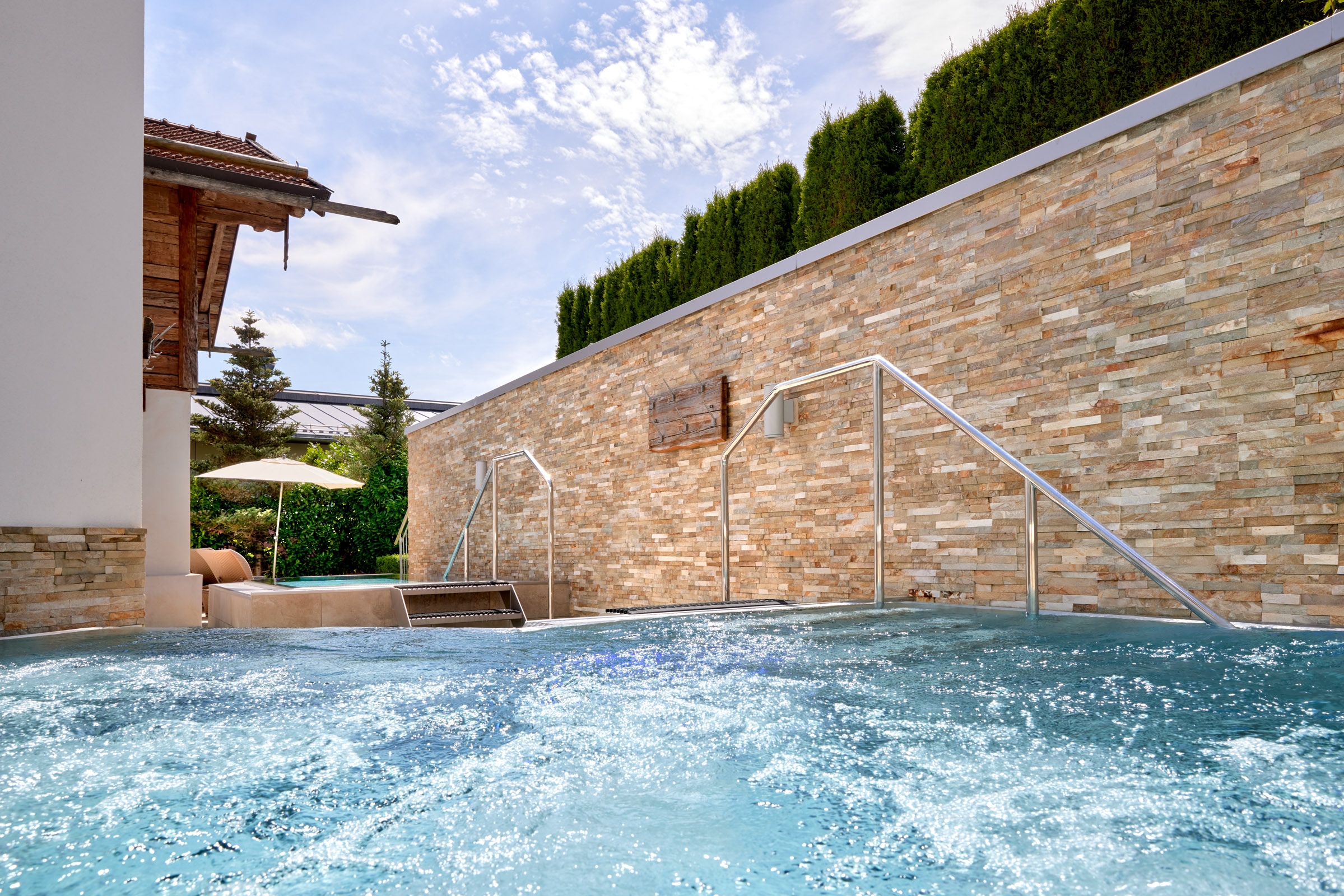 Luxushotel: FKK-Whirlpool - 5* Wellness- & Sporthotel Jagdhof