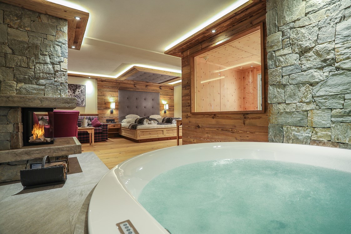 Luxushotel: Luxus-Suiten mit eigener Sauna und Whirlpool - Verwöhnhotel Kristall