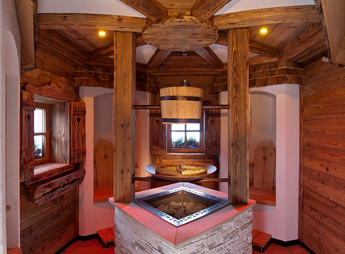 Luxushotel: Kräuterstadl-Sauna im Erwachsenenhotel am Achensee - Verwöhnhotel Kristall