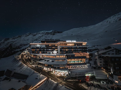 Luxusurlaub - Völlan - Hotelansicht Nacht - SKI | GOLF | WELLNESS Hotel Riml****S