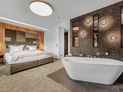 Luxusurlaub - Völlan - Chalet Schlafzimmer - SKI | GOLF | WELLNESS Hotel Riml****S