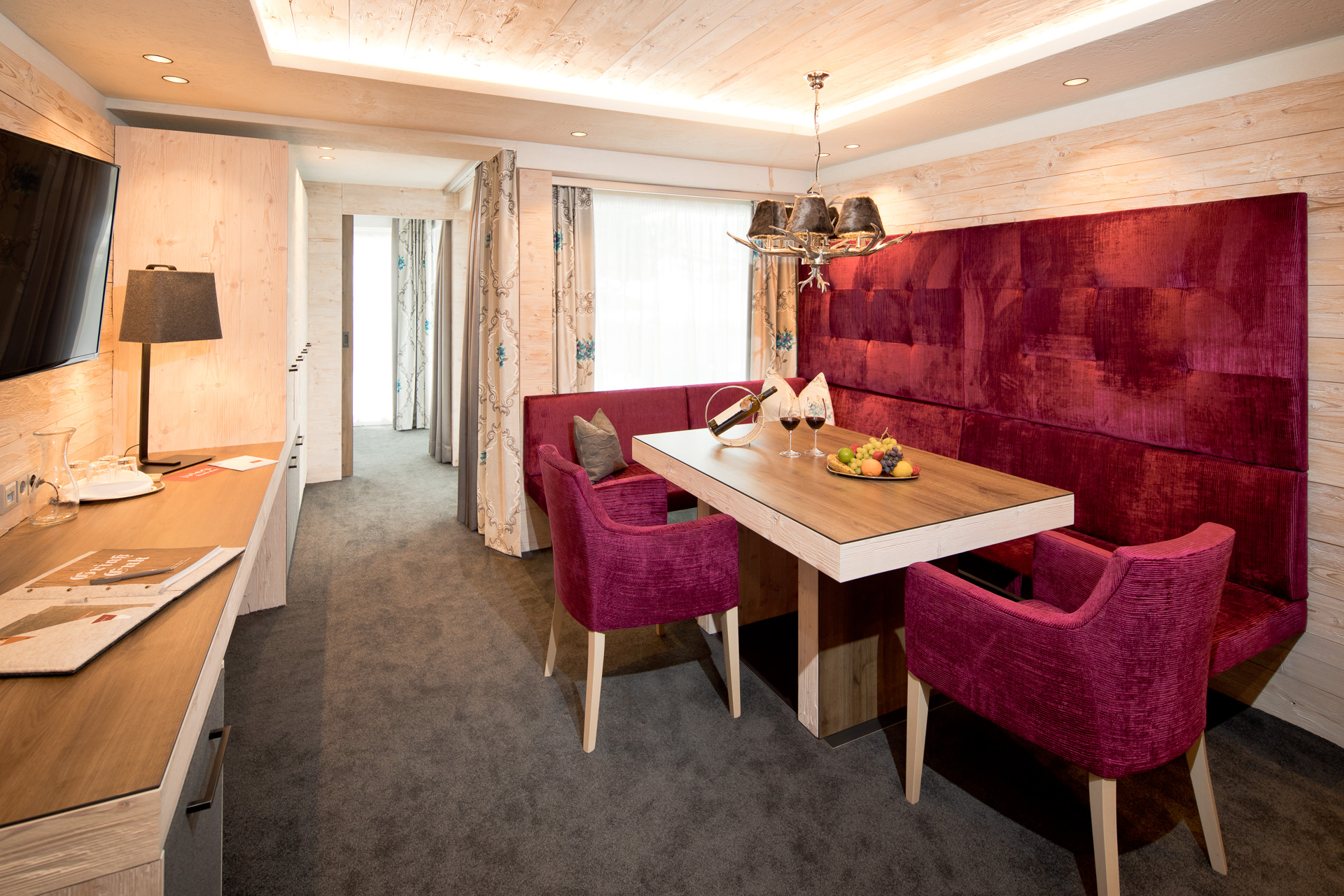 Luxushotel: Wohnbereich Suite Alpenrose Hotel Solaria - Hotel Solaria