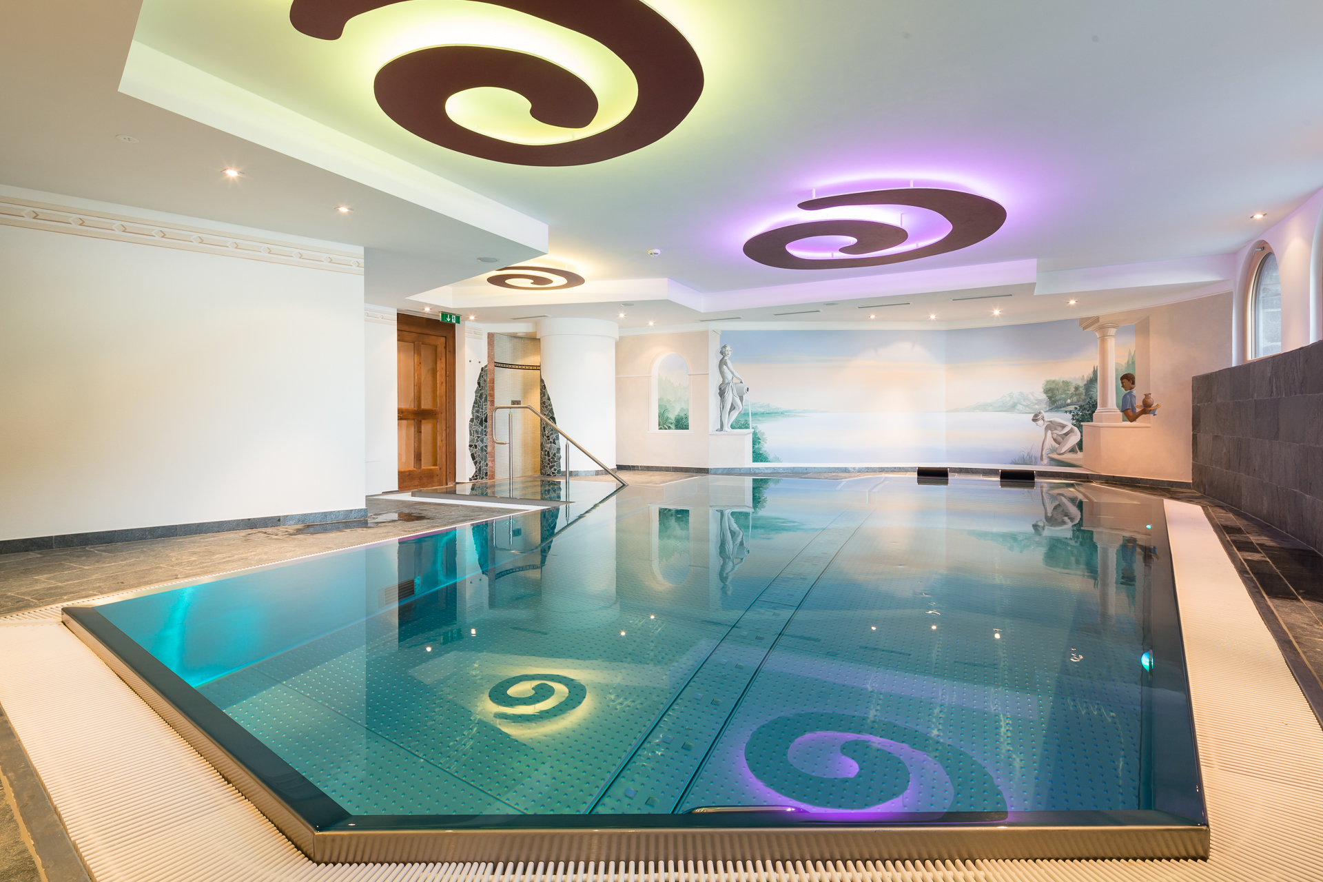 Luxushotel: Poolbereich Hotel Solaria Ischgl  - Hotel Solaria