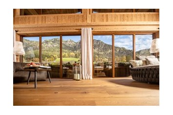 Luxushotel: Gemütliche Leselounge Wolke 7 mit Blick auf die Berge - Alpbacherhof****s - Mountain & Spa Resort