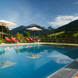 Luxushotel: Traumhafte Ausblicke im Alpbacherhof, hier vom ganzjährigen beheizten Außenpool. - Alpbacherhof****s - Mountain & Spa Resort