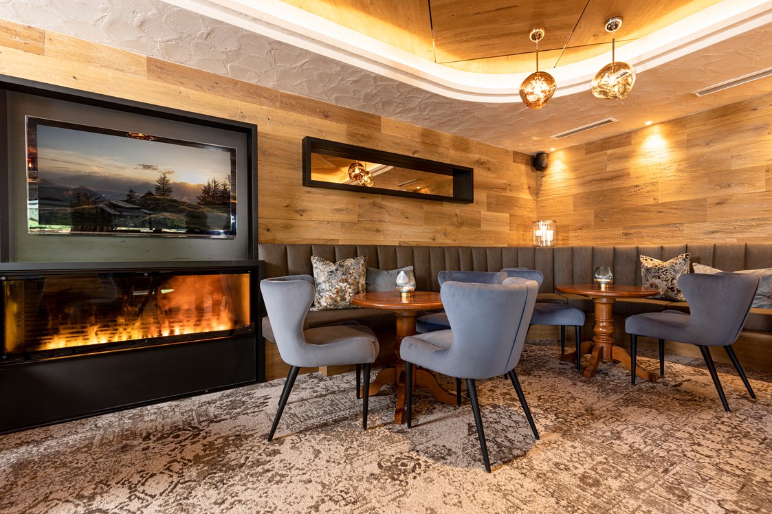 Luxushotel: Gemütliche Lounge n der Bar des Genusshotels Der Alpbacherhof - Alpbacherhof****s - Mountain & Spa Resort