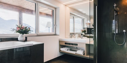 Luxusurlaub - Sen Jan di Fassa - Bad - Seniorsuite Deluxe - Hotel Golserhof