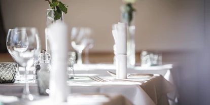 Luxusurlaub - Sen Jan di Fassa - Restaurant mit verschiedenen Stuben - Berghotel Zirm