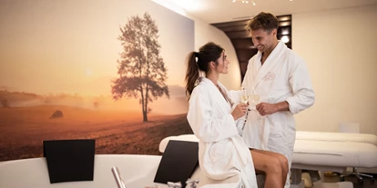 Luxusurlaub - Sen Jan di Fassa - Wohlfühlmomente im Wellnessbereich des Parc Hotels am See - Parc Hotel am See