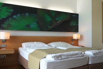 Luxushotel: Zimmer ausgestattet nach dem Element "Wasser" - Gesundheitsresort Lebensquell Bad Zell