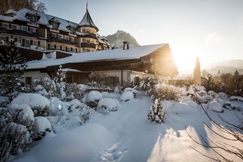 Luxushotel: Außenansicht Winter - Ebner's Waldhof am See