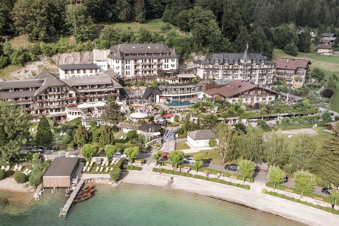 Luxushotel: Aussenansicht Sommer - Ebner's Waldhof am See
