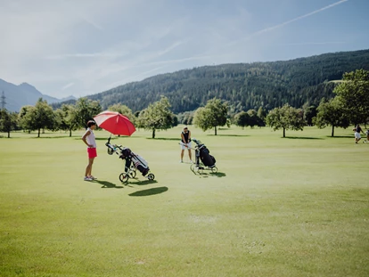 Luxusurlaub - Bar: Poolbar - 18-Loch Meisterschaftsplatz und 9-Loch Akademieplatz direkt vorm Gut Weissenhof - Hotel Gut Weissenhof ****S