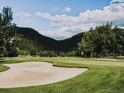 Luxusurlaub - Bar: Poolbar - Ihr Golfhotel direkt am Golfplatz Radstadt in Österreich - Hotel Gut Weissenhof ****S