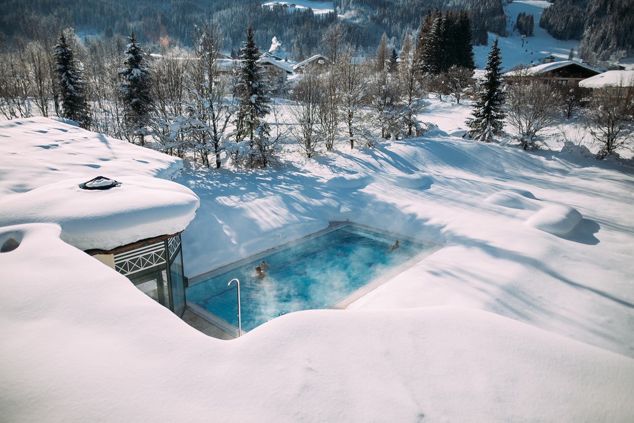 Luxusurlaub - Österreich - Beheizter Außenpool auch im Winter - Hotel Gut Weissenhof ****S