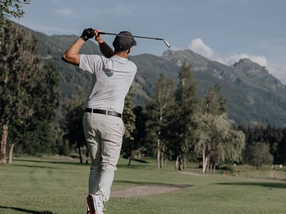 Luxusurlaub - Bar: Poolbar - Golfurlaub im Salzburger Land - Hotel Gut Weissenhof ****S