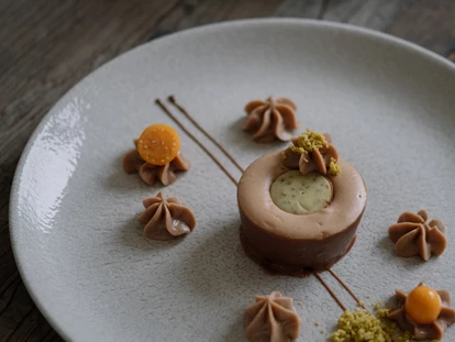 Luxusurlaub - Bar: Poolbar - Exzellente Kulinarik - Hotel Gut Weissenhof ****S