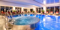 Luxusurlaub - Pools: Innenpool - Farblicht-Hallenbad - Wander-und Wellnesshotel Gassner****s