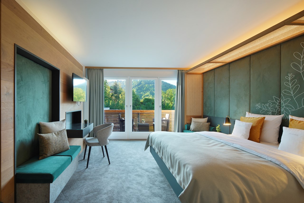Hotel DAS TEGERNSEE Zimmerkategorien Deluxe Doppelzimmer mit Bergblick | Haus Wallberg