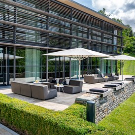 Luxushotel: Terrasse von einem der Tagungsräume - Hotel DAS TEGERNSEE