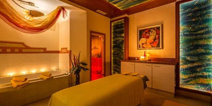 Luxusurlaub - Hotel-Schwerpunkt: Luxus & Familie - Spa-Massageraum - Landhotel Schermer